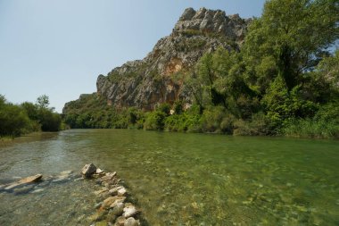 Doğanın ortasındaki bataklık dağlarla çevrili Montsec Lerida İspanya