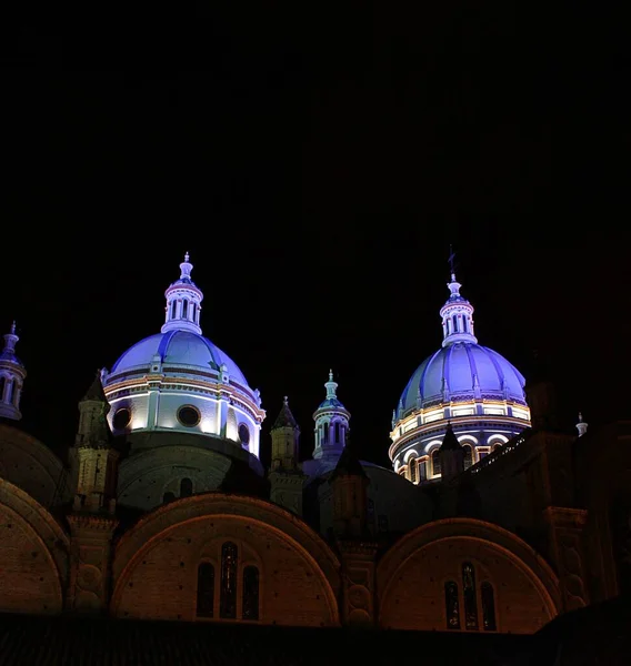 Şehrin merkezindeki kilise..