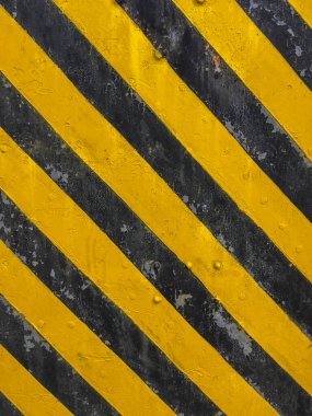 Yoldaki sarı ve siyah çizgiler
