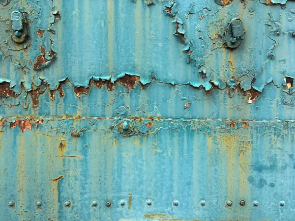 Eski paslı demir zemin