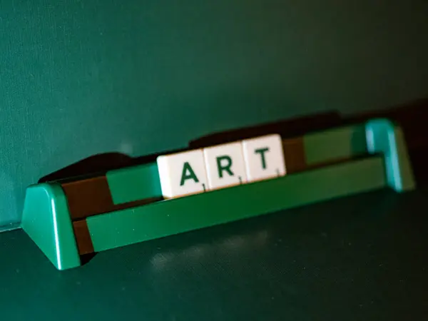 Tahta küp üzerine sanat kelimesi