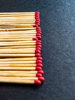 Tahta kibritleri kapatın.