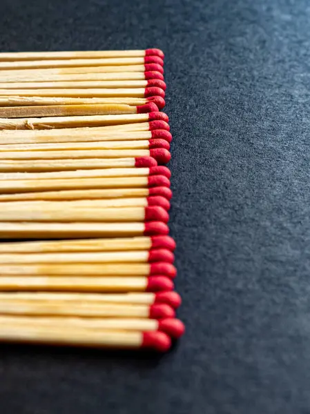 Tahta kibritleri kapatın.