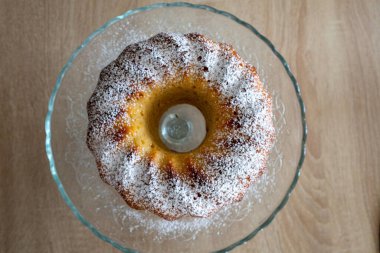 Şekerli ev yapımı yuvarlak pasta..