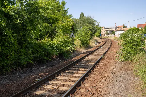 Yazın güneşli bir günde tren istasyonu