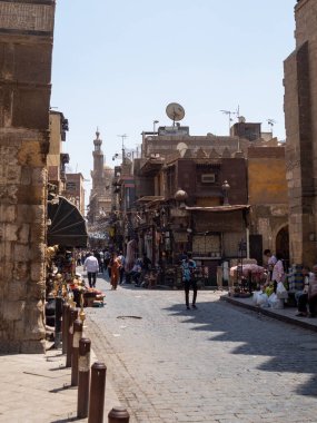 Kahire, Mısır. 22 Aralık 19: Kahire 'deki Kahire şehrinin caddesi.