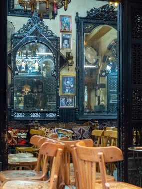 Geleneksel Türk kahvecisinin içi.