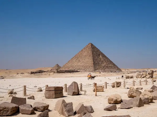 Mısır 'daki büyük giza piramitleri