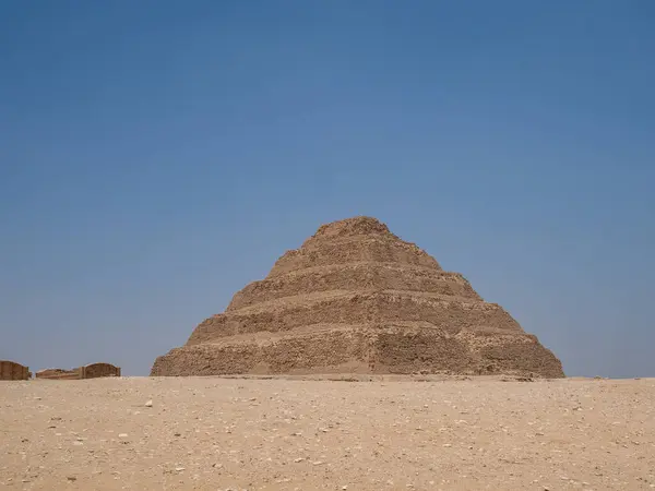 Mısır tapınağındaki piramit, Mısır..