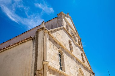 Kilisenin içinde, Katolik.