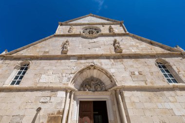 Kilisenin içinde, Katolik.