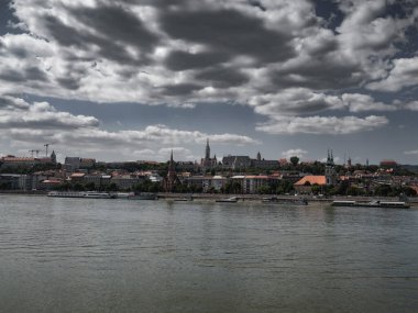 Prag, Czech Cumhuriyeti - Temmuz 0 6, 2017: Prag nehri, Prag şehri ve köprü