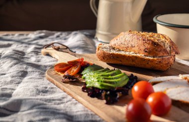 Taze ve Besleyici Kahvaltı: Pencereden Sağlıklı Lezzetler