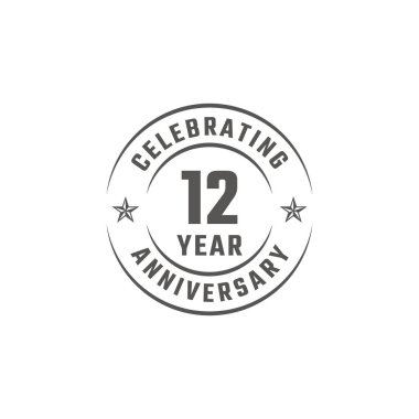 Beyaz Arkaplanda Gri Renkli Kutlama, Düğün, Kutlama Kartı ve Davetiye Yılı Kutlama Rozeti