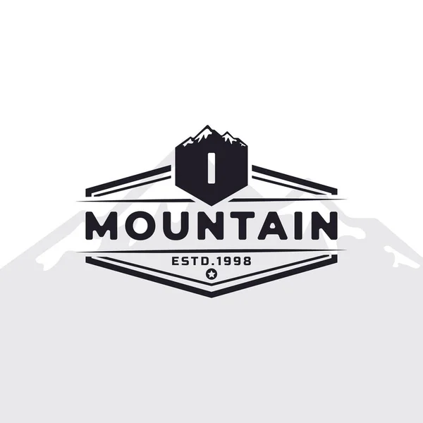 Emblema Vintage Emblema Carta Montanha Tipografia Logo Para Expedição Aventura — Vetor de Stock