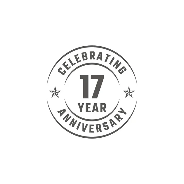 为庆祝活动 贺卡和白色背景的邀请函配上灰色的17周年庆典标志徽章 — 图库矢量图片