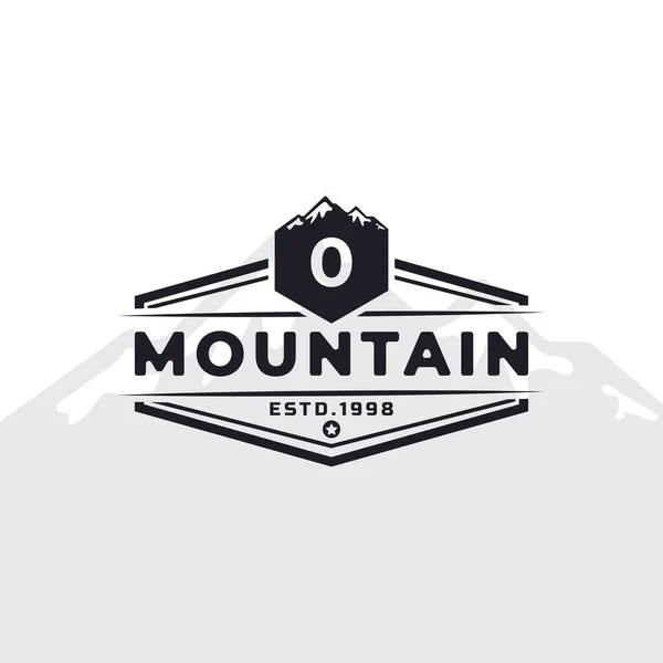 Vintage Emblem Badge Number Berg Typografie Logo Für Outdoor Adventure — Stockvektor