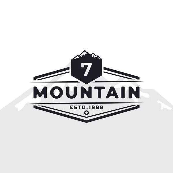 Insigne Emblème Vintage Numéro Typographie Montagne Logo Pour Expédition Aventure — Image vectorielle