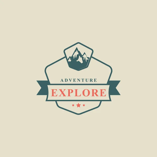 Badge Rétro Vintage Camping Plein Air Aventure Typographie Logo Vectoriel — Image vectorielle