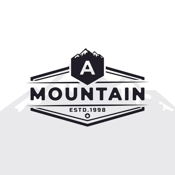 Carta Emblema Emblema Vintage Logotipo Tipografia Montanha Para Expedição Aventura — Vetor de Stock