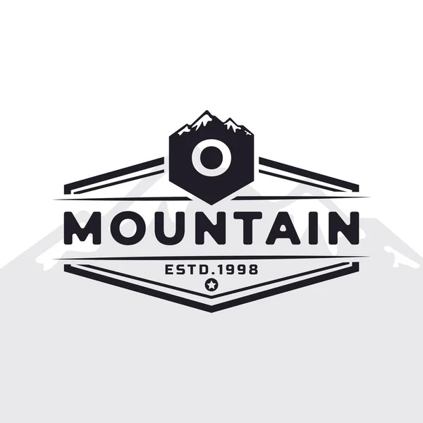 Vintage Emblem Badge Letter Mountain Typography Logo Outdoor Adventure Expedition – stockvektor