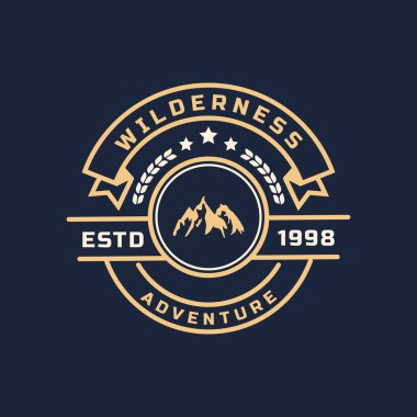 Outdoor Camp Amblem Tasarım Şablonu için Vintage Retro Rozet Wilderness Dağ Macera Logosu
