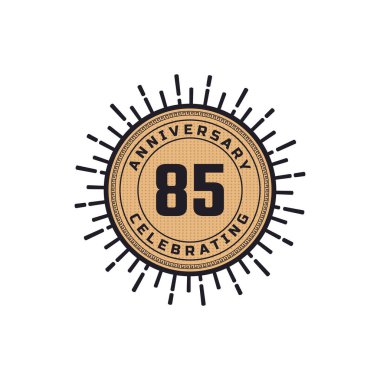 Vintage Retro 85 Yıldönümü Havai fişek Renkli Kutlaması. Mutlu Yıldönümleri Beyaz Arkaplanda Ayrı Geçirilen Olayı Kutluyor