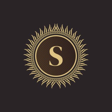 Amblem S Harfi Altın Monogram Tasarımı. Lüks Volumetrik Logo Şablonu. 3 Boyutlu İşaret, Rozet, Crest, Etiket, Butik Marka, Otel, Restoran, Heraldic. Vektör İllüstrasyonu