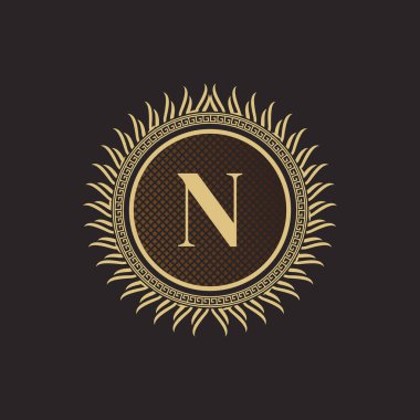 Amblem Harf N Altın Monogram Tasarımı. Lüks Volumetrik Logo Şablonu. 3 Boyutlu İşaret, Rozet, Crest, Etiket, Butik Marka, Otel, Restoran, Heraldic. Vektör İllüstrasyonu
