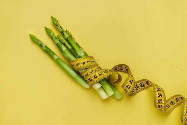 Asparagus Measuring Tape Isolated Yellow Diet Balanced Nutrition Food Weight — Stock Photo, Image