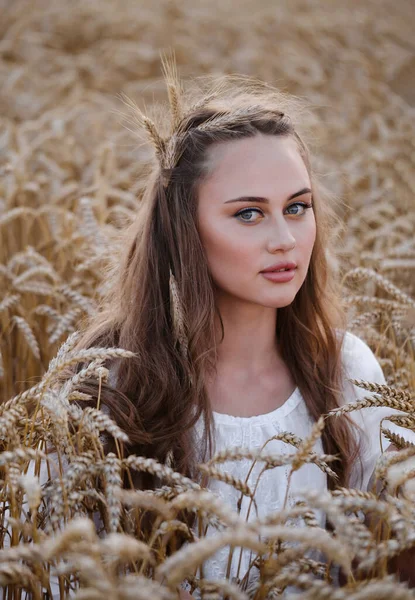 Beautiful Woman Wheat Field Young Female Makeup Beauty Portrait Outdoors — Stock Photo, Image