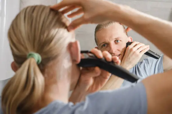Personal Hygiene Caucasian Man Cutting His Own Hair Bathroom Wireless — Stock Photo, Image
