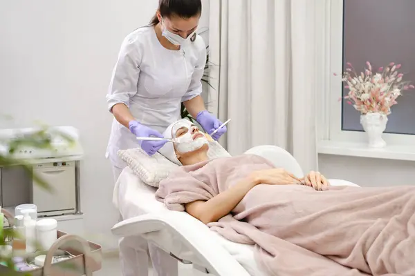 Cosmetologist Apply Skin Mask Brush Care Treatment Procedure Modern Aesthetic — Stock Photo, Image