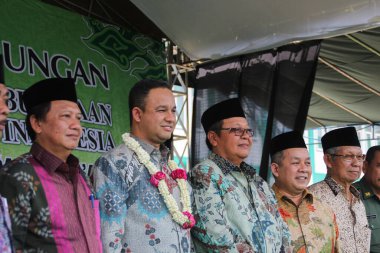 Indramayu, Endonezya - 15 Ekim 2015: Anies Baswedan Endonezya eğitim bakanıyken okulu ziyaret etti. Aynı zamanda DKI Jakarta Eyaleti valisiydi. Şimdi 2024 yılında Endonezya cumhurbaşkanı adayı..