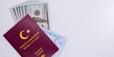 Pasaport ve kimlik kartı cumhuriyetinde beyaz dolarla birlikte