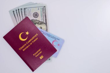 Pasaport ve kimlik kartı cumhuriyetinde beyaz dolarla birlikte