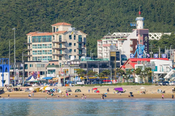 Yazın sahil kenti plajı manzarası. Güney Kore 'deki Mallipo plaj Taean silah şehri 26.06.2023