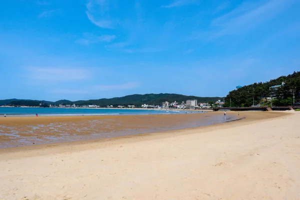 夏天的海滨城市海滩景观 Marlipo海滩Taean Gun City在韩国26 2023 — 图库照片