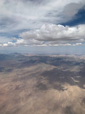 Zamanda geriye, 19. yüzyılın başlarına git ve Las Vegas 'ın vahşi doğasını keşfet. Engebeli çöl arazisinin ortasına yerleşmiş bu engin açık alanlar, hareketli metropolün tam tersi bir hal alacaktır.. 