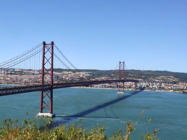 Lizbon, Portekiz Tagus Nehri üzerinde köprü görünümü