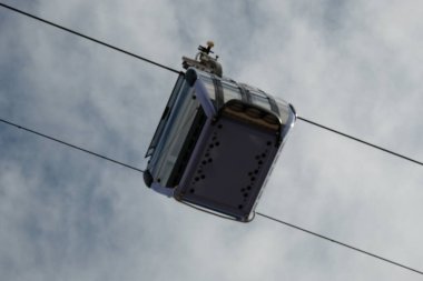 Dağlardaki teleferik.