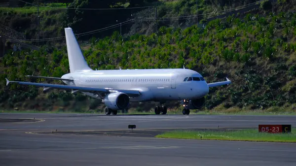 Havaalanındaki uçak, seyahat ve ulaşım geçmişi