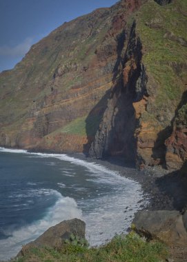 Güzel deniz manzarası, kayalar ve mavi deniz tenerlife