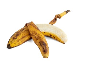 Beyaz arka planda soyulmuş muz. yatay