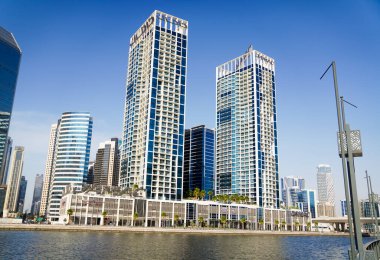 Business Bay 'deki Dubai Kanalı' ndaki Damac Maison Privee. Modern mimariyi gösteren yüksek çözünürlüklü gündüz fotoğrafı Dubai, BAE 'de çekildi..