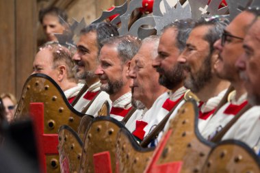 04-22-2023 Geleneksel Mağribi ve Hıristiyan festivalleri Alcoy 'da.