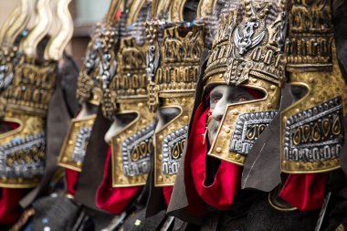 Alcoy 'daki 04-22-2023 Geleneksel Moors ve Hristiyan festivalleri. Savaşçılar oluşturun