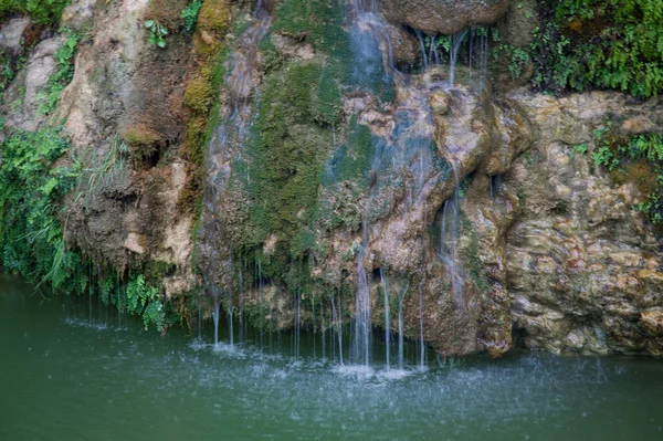 Pequena Cachoeira Deslizando Sobre Pedra Musgo Barranco Encantada Planes Barona — Fotografia de Stock