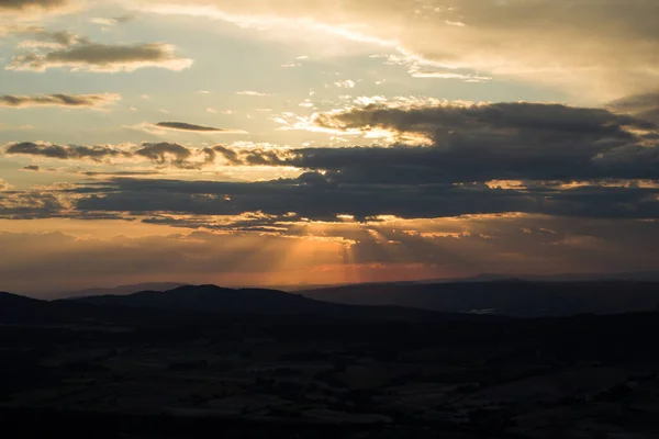 Landschaft Mit Sonnenstrahlen Aus Den Wolken Fuente Roja Nationalpark Alcoy — Stockfoto