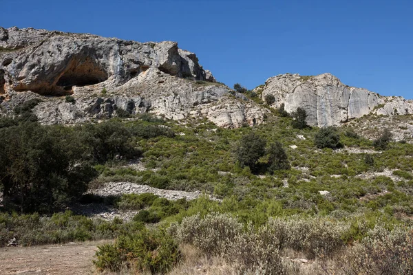 Alcoy, İspanya 'daki Mola de Serrelles dağının tepesindeki mağarada.
